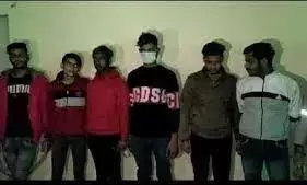 एनसीआर में 200 से ज्यादा मोबाइल और चेन लूटने की वारदातों को अंजाम देने वाले गैंग को पुलिस ने किया गिरफ्तार एनसीआर में 200 से ज्यादा मोबाइल और चेन लूटने की वारदातों को अंजाम देने वाले गैंग को पुलिस ने किया गिरफ्तार