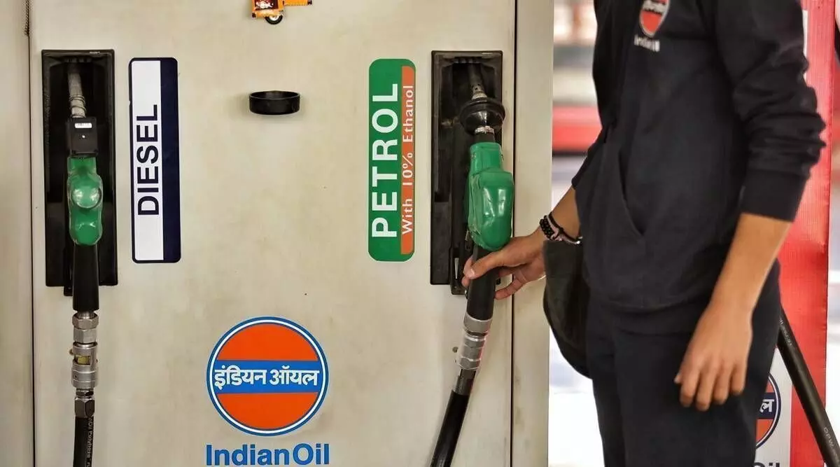 Petrol-Diesel Price Today: पेट्रोल और डीजल का लेटेस्ट रेट जारी, जानें कीमतों में क्या हुआ बदलाव