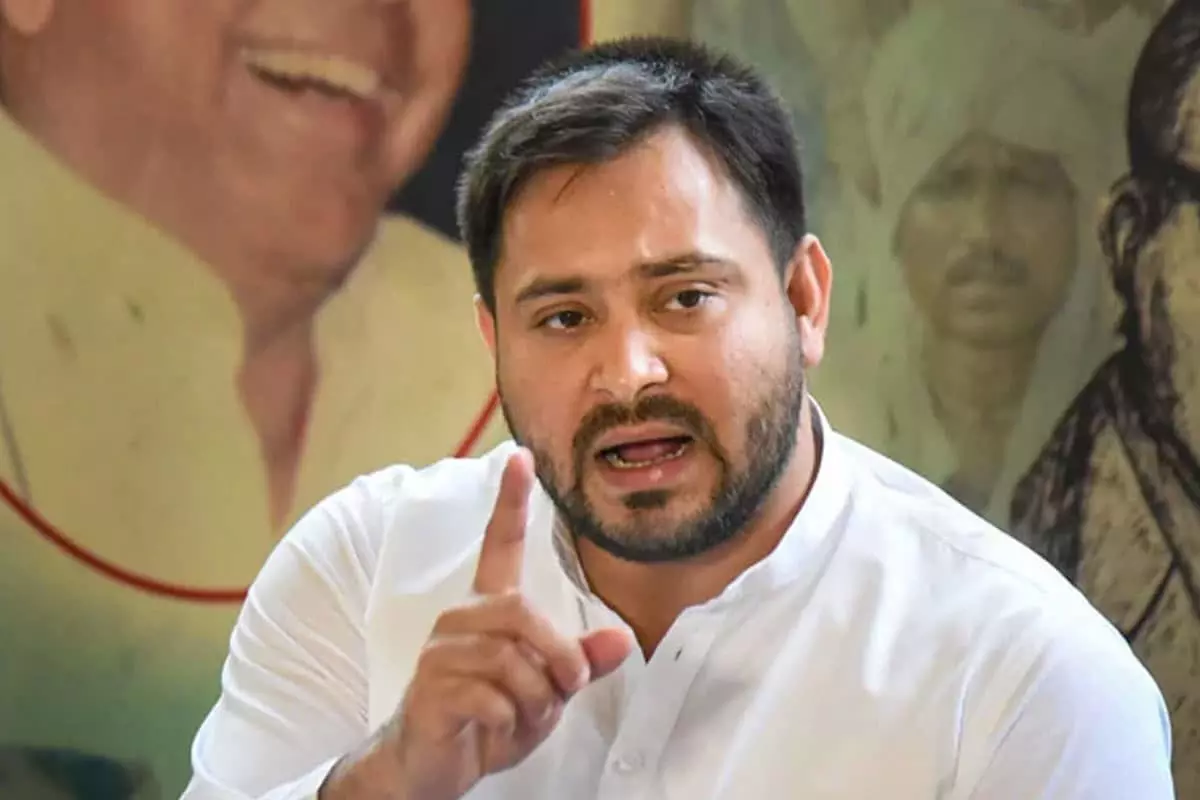 उपमुख्यमंत्री तेजस्वी यादव ने अपने मंत्रियों को दी सलाह, अपने लिए नई गाड़ी ना खरीदें, बड़ों को पैर ना छूने दें उपमुख्यमंत्री तेजस्वी यादव ने अपने मंत्रियों को दी सलाह, अपने लिए नई गाड़ी ना खरीदें, बड़ों को पैर ना छूने दें