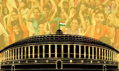 महिला अस्मिता पर राजनीति का ग्रहण