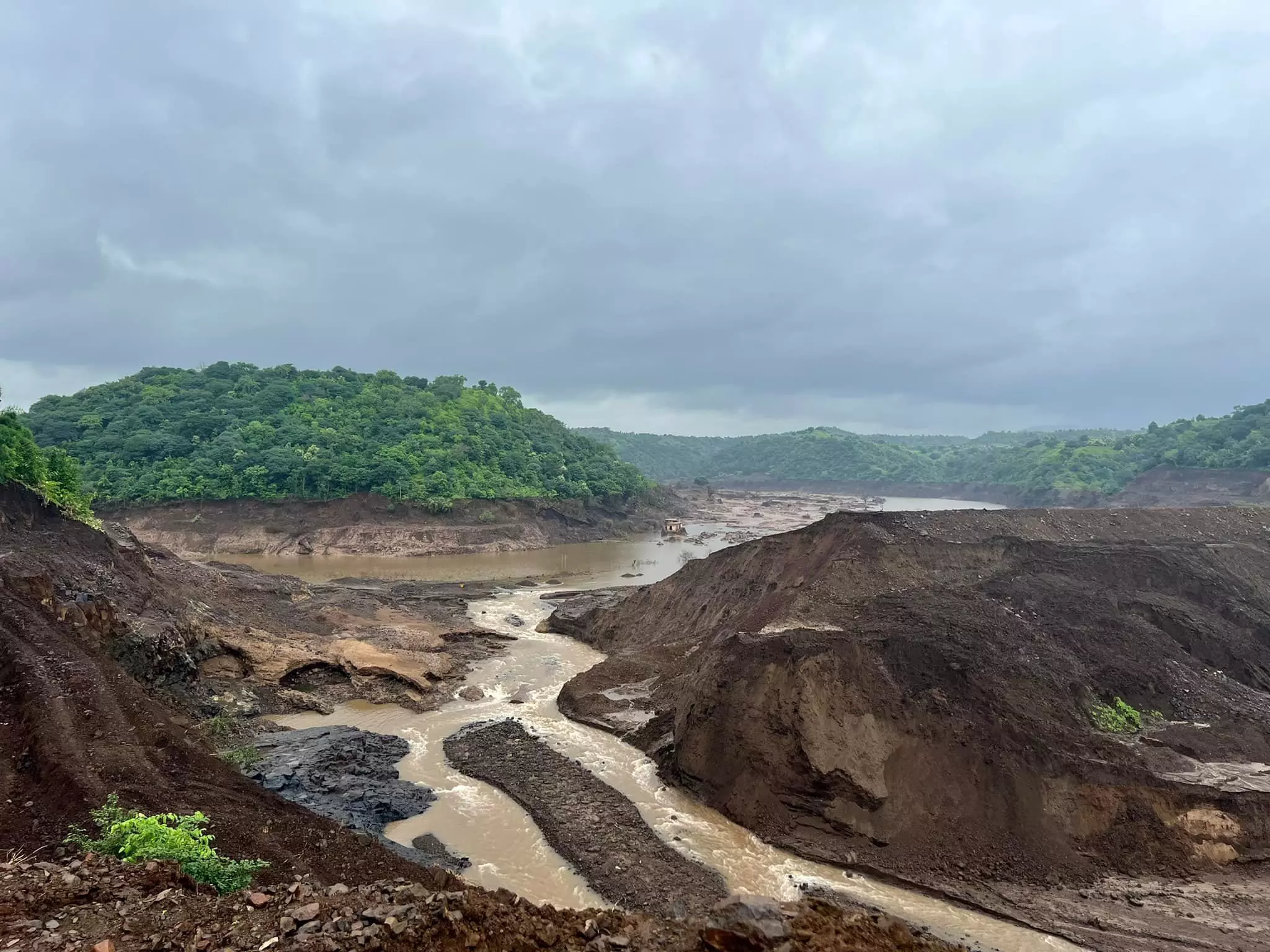 और मध्यप्रदेश का कारम बांध टूट गया..Ground Report