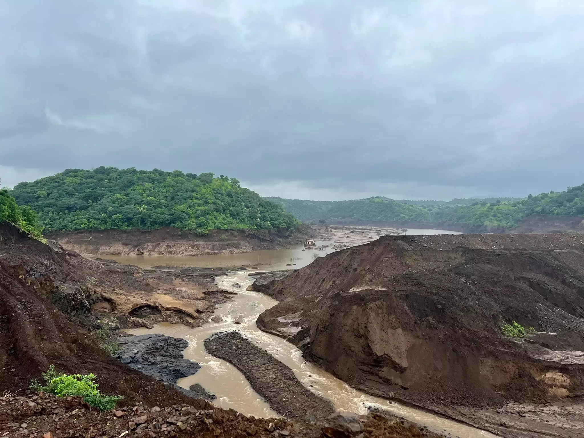 और मध्यप्रदेश का कारम बांध टूट गया..Ground Report और मध्यप्रदेश का कारम बांध टूट गया..Ground Report