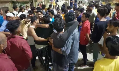 बागपत में दर्दनाक हादसा, अनियंत्रित टैंकर ने बाइक में मारी टक्कर एक ही परिवार के 5 लोगों की मौत, CM योगी ने जताया शोक बागपत में दर्दनाक हादसा, अनियंत्रित टैंकर ने बाइक में मारी टक्कर एक ही परिवार के 5 लोगों की मौत, CM योगी ने जताया शोक