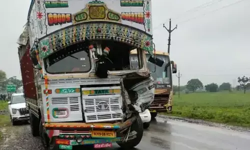 उज्जैन में ट्रैक्स में फंसे रहे घायल बच्चे, बमुश्किल बाहर निकाला; 8 गंभीर घायल उज्जैन में ट्रैक्स में फंसे रहे घायल बच्चे, बमुश्किल बाहर निकाला; 8 गंभीर घायल