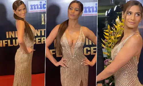 Poonam Pandey Sexy Video Photo: पूनम पांडे ने सेक्सी ड्रेस पहन मुंबई की बारिश में लगाई आग Poonam Pandey Sexy Video Photo: पूनम पांडे ने सेक्सी ड्रेस पहन मुंबई की बारिश में लगाई आग