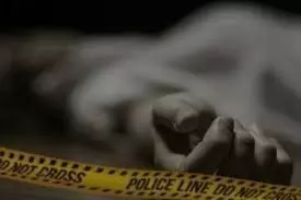 छेडछाड से तंग आकर 40 बर्षीय युवक को पीट-पीटकर उतारा मौत के घाट,पुलिस ने चारो बहनो को हिरासत मे लिया छेडछाड से तंग आकर 40 बर्षीय युवक को पीट-पीटकर उतारा मौत के घाट,पुलिस ने चारो बहनो को हिरासत मे लिया