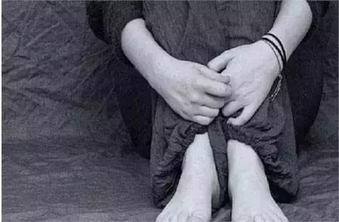 हमीरपुर मे पति और पत्नी के साथ दबंगो ने की मारपीट,महिला के साथ की छेडछाड का वीडियो वायरल होने के पुलिस मामले की जांच मे जुटी हमीरपुर मे पति और पत्नी के साथ दबंगो ने की मारपीट,महिला के साथ की छेडछाड का वीडियो वायरल होने के पुलिस मामले की जांच मे जुटी