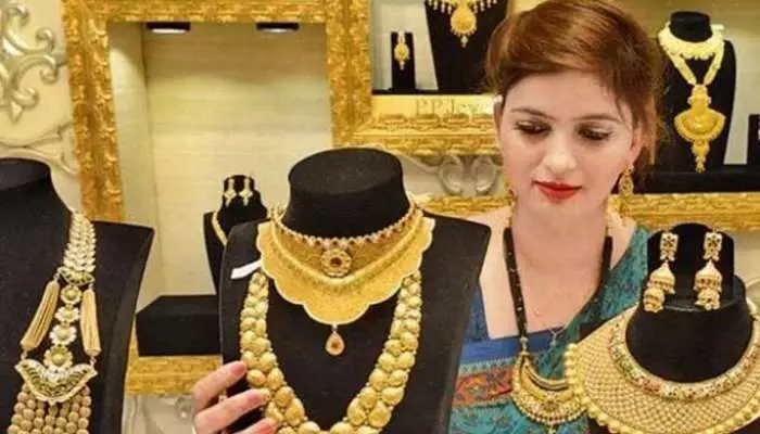 Aaj Ka Sone Ka Bhav (24 August 2022) Gold Rate Today Hindi: सोना ग्राहकों को मिली खुशखबरी, फिर घट गई कीमत, जानिए 22 से 24 कैरेट गोल्ड का भाव Aaj Ka Sone Ka Bhav (24 August 2022) Gold Rate Today Hindi: सोना ग्राहकों को मिली खुशखबरी, फिर घट गई कीमत, जानिए 22 से 24 कैरेट गोल्ड का भाव