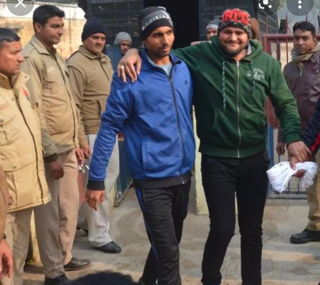 पुलिस कस्टडी से कुख्यात अपराधी फरार पुलिस कस्टडी से कुख्यात अपराधी फरार