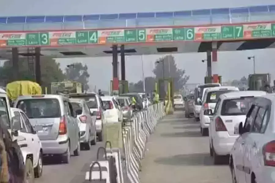 अब नही देना होगा टोल टैक्स ,सरकार बना रही है यह योजना