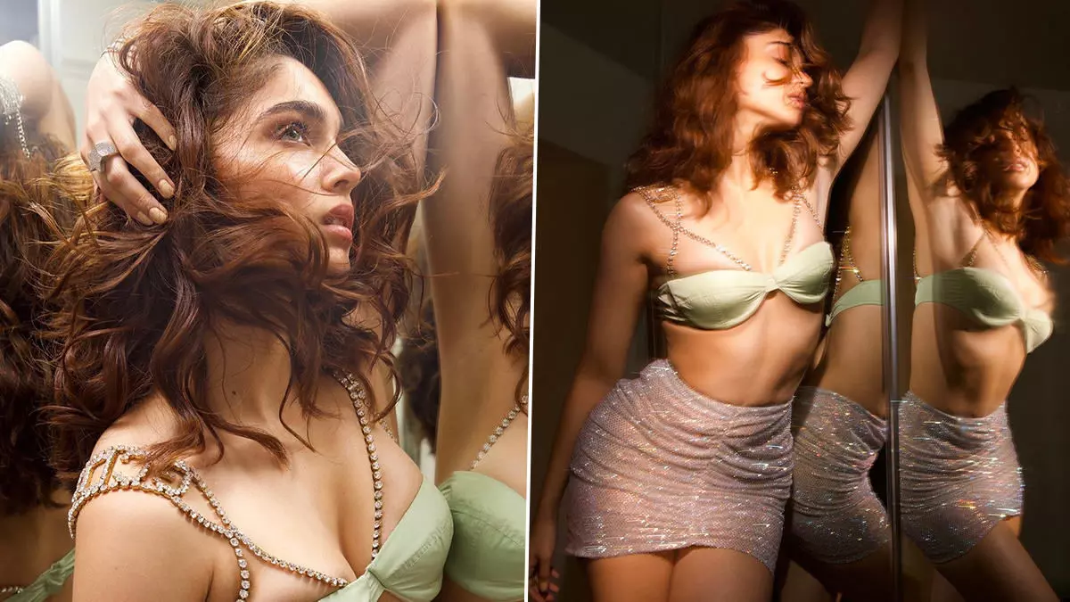 Bunty Aur Babli 2 एक्ट्रेस Sharwari Wagh ने सेक्सी कपड़ों में इंटरनेट पर लगाईं आग Bunty Aur Babli 2 एक्ट्रेस Sharwari Wagh ने सेक्सी कपड़ों में इंटरनेट पर लगाईं आग