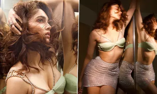 Bunty Aur Babli 2 एक्ट्रेस Sharwari Wagh ने सेक्सी कपड़ों में इंटरनेट पर लगाईं आग Bunty Aur Babli 2 एक्ट्रेस Sharwari Wagh ने सेक्सी कपड़ों में इंटरनेट पर लगाईं आग