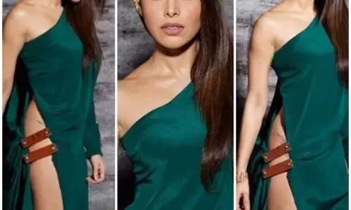 Nushrat Bharucha Sexy Video Photo: Nushrat Bharucha ने रेड हॉट गाउन में पोस्ट की Sexy सेल्फी Nushrat Bharucha Sexy Video Photo: Nushrat Bharucha ने रेड हॉट गाउन में पोस्ट की Sexy सेल्फी