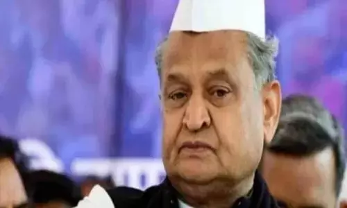 पायलट को भरोसा है कि करण-अर्जुन अवश्य आएंगे, मैं नही पहनूंगा अध्यक्ष की टोपी : गहलोत पायलट को भरोसा है कि करण-अर्जुन अवश्य आएंगे, मैं नही पहनूंगा अध्यक्ष की टोपी : गहलोत