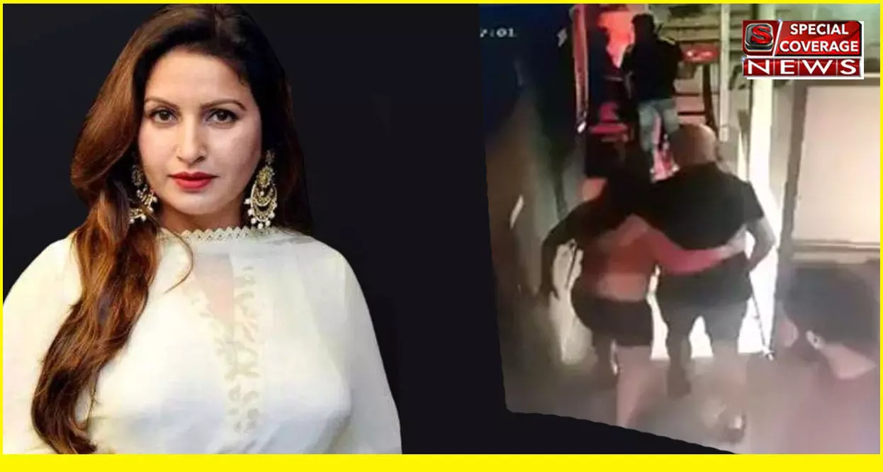 सोनाली फोगाट की मौत से पहले का CCTV फुटेज आया सामने, लड़खड़ाते पैर, पकड़कर ले जा रहा पीए, ऐसा हो गया था हाल सोनाली फोगाट की मौत से पहले का CCTV फुटेज आया सामने, लड़खड़ाते पैर, पकड़कर ले जा रहा पीए, ऐसा हो गया था हाल