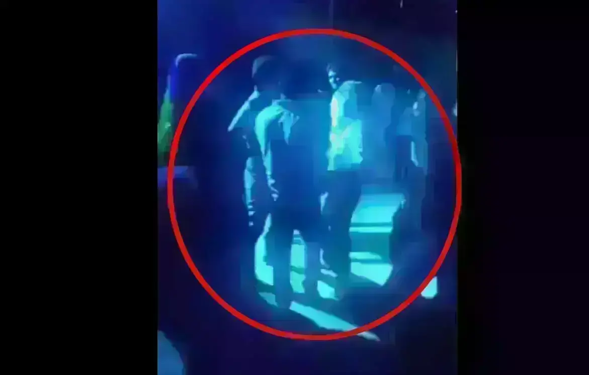 भाजपा नेता का हर्ष फायरिंग का वीडियो सोशल मीडिया पर वायरल,पुलिस मामले की जांच मे जुटी भाजपा नेता का हर्ष फायरिंग का वीडियो सोशल मीडिया पर वायरल,पुलिस मामले की जांच मे जुटी