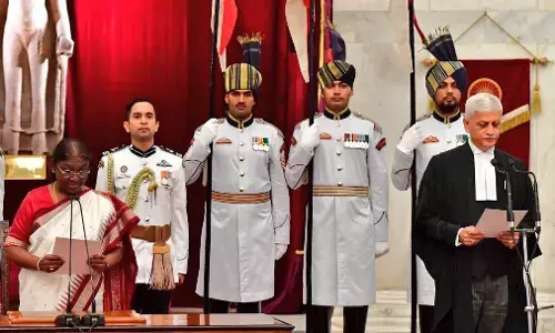 Chief Justice : भारत के 49वें प्रधान न्यायाधीश बने जस्टिस उदय उमेश ललित, राष्ट्रपति द्रौपदी मुर्मू ने दिलाई शपथ Chief Justice : भारत के 49वें प्रधान न्यायाधीश बने जस्टिस उदय उमेश ललित, राष्ट्रपति द्रौपदी मुर्मू ने दिलाई शपथ