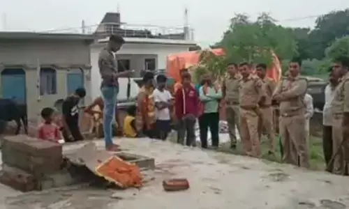 काली माता की मूर्ति को अराजक तत्वों ने तोड़ दिया काली माता की मूर्ति को अराजक तत्वों ने तोड़ दिया