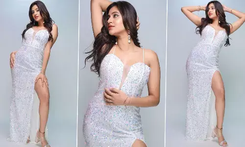 Anjali Arora Sexy Video Photos: Anjali Arora ने डीप नेक हॉट आउफिट पहन दिखाया सेक्सी फिगर, यूजर्स का धक-धक होने लगा दिल Anjali Arora Sexy Video Photos: Anjali Arora ने डीप नेक हॉट आउफिट पहन दिखाया सेक्सी फिगर, यूजर्स का धक-धक होने लगा दिल