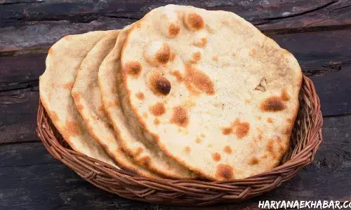 महिलाएं ऐसे खाना परोसने से घर मे आती है दरिद्रता, जानिए वास्तु शास्त्र के अनुसार महिलाएं ऐसे खाना परोसने से घर मे आती है दरिद्रता, जानिए वास्तु शास्त्र के अनुसार