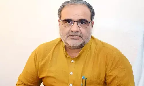 योगी सरकार में मंत्री भूपेंद्र चौधरी दे सकते इस्तीफा, स्वागत में राजधानी भगवामय हुई