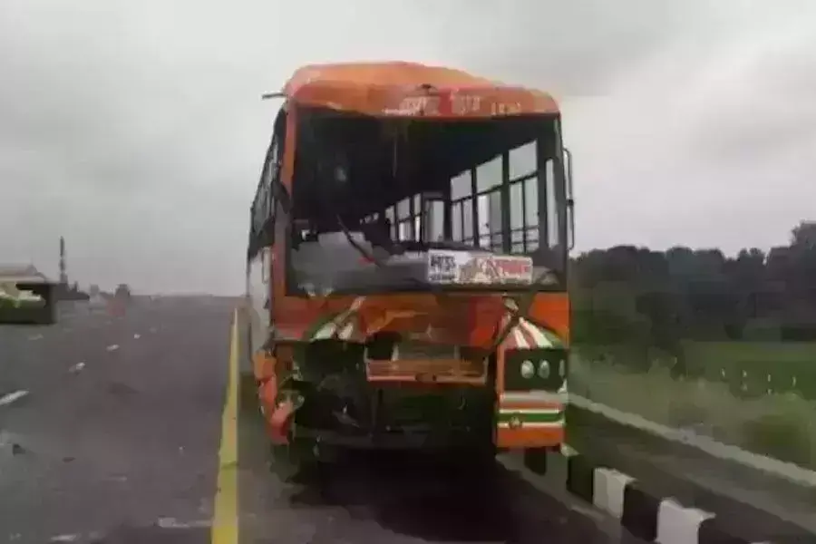 рдкреВрд░реНрд╡рд╛рдВрдЪрд▓ рдПрдХреНрд╕рдкреНрд░реЗрд╕ рд╡реЗ рдкрд░ рдЯреНрд░рдХ рдФрд░ рдмрд╕ рдореЗрдВ рднреАрд╖рдг рд╕рдбрдХ рд╣рд╛рджрд╕рд╛, рдХрдИ рд▓реЛрдЧ рдШрд╛рдпрд▓ рдкреВрд░реНрд╡рд╛рдВрдЪрд▓ рдПрдХреНрд╕рдкреНрд░реЗрд╕ рд╡реЗ рдкрд░ рдЯреНрд░рдХ рдФрд░ рдмрд╕ рдореЗрдВ рднреАрд╖рдг рд╕рдбрдХ рд╣рд╛рджрд╕рд╛, рдХрдИ рд▓реЛрдЧ рдШрд╛рдпрд▓