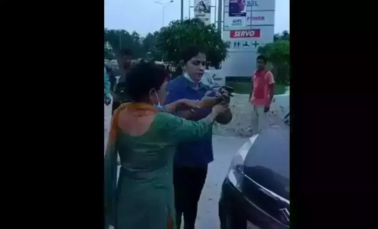 लखनऊ की  दबंग गालीबाज महिला का वीडियो सोशलमीडिया पर वायरल,जानिए क्या है पूरा मामला