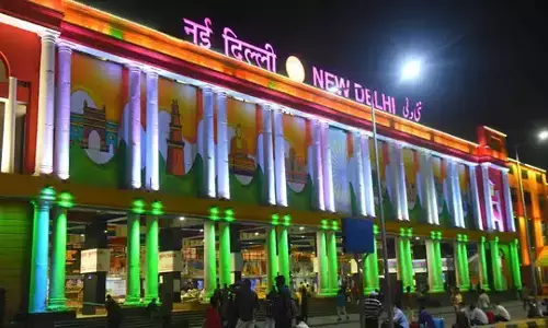 नई दिल्ली रेलवे स्टेशन पर 11 फर्जी टीटीई ड्यूटी करते हुए पकड़े, जानिए पूरा मामला नई दिल्ली रेलवे स्टेशन पर 11 फर्जी टीटीई ड्यूटी करते हुए पकड़े, जानिए पूरा मामला