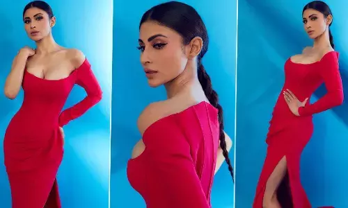 Mouni Roy Sexy Video Photos: मौनी रॉय ने Sexy आउटफिट में बढ़ाया सोशल मीडिया का पारा, यूजर्स के उड़े होश