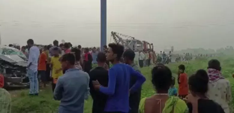 गुजरात में दर्दनाक सड़क हादसा, कार की टक्कर में 6 श्रद्धालुओं की मौत, 5 घायल