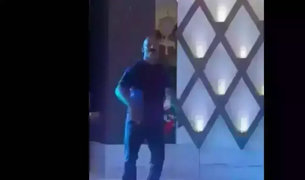 डीजे पर डांस करते-करते अचानक बेहोश हो गया शख्स, जिला अस्पताल ले गए जहां डॉक्टरों ने उसे मृत किया घोषित