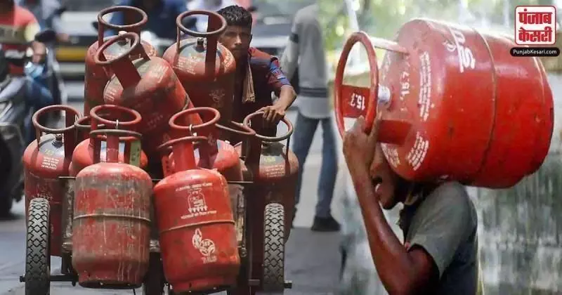 LPG Price Hike: देश में पिछले 5 साल में 45 प्रतिशत बढ़ी रसोई गैस सिलेंडर की कीमत