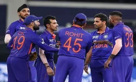 पाकिस्तान मैच से पहले टीम इंडिया के इस खिलाड़ी की बिगड़ी तबीयत, मुकाबले में खेलने पर भी सस्पेंस पाकिस्तान मैच से पहले टीम इंडिया के इस खिलाड़ी की बिगड़ी तबीयत, मुकाबले में खेलने पर भी सस्पेंस