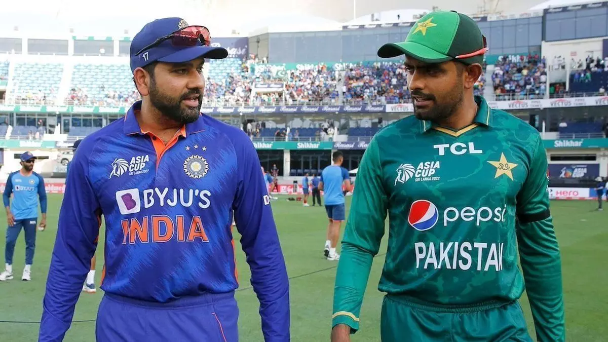 INDvPAK: जडेजा की जगह इस खिलाडी को मिल सकती है जगह, ऋषफ पंत और दिनेश कार्तिक? जानिए क्या होगी प्लेइंग-11