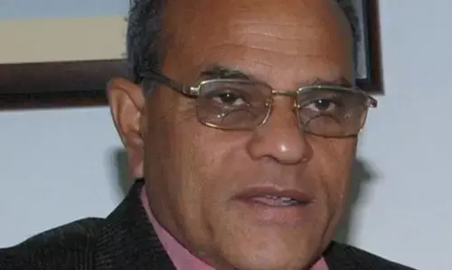 सत्ता के घमंड में पूर्व कृषि मंत्री गुंडागर्दी पर उतरे, गनमैन को दी अश्लील गालियां, मीडियाकर्मियों को धमकाया। सत्ता के घमंड में पूर्व कृषि मंत्री गुंडागर्दी पर उतरे, गनमैन को दी अश्लील गालियां, मीडियाकर्मियों को धमकाया।