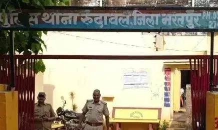 राजस्थान में गैंगरेप कर महिला के प्राइवेट पार्ट में डाल दी कांच की बोतल, दो दिन बाद खेत में पड़ा मिला शव राजस्थान में गैंगरेप कर महिला के प्राइवेट पार्ट में डाल दी कांच की बोतल, दो दिन बाद खेत में पड़ा मिला शव