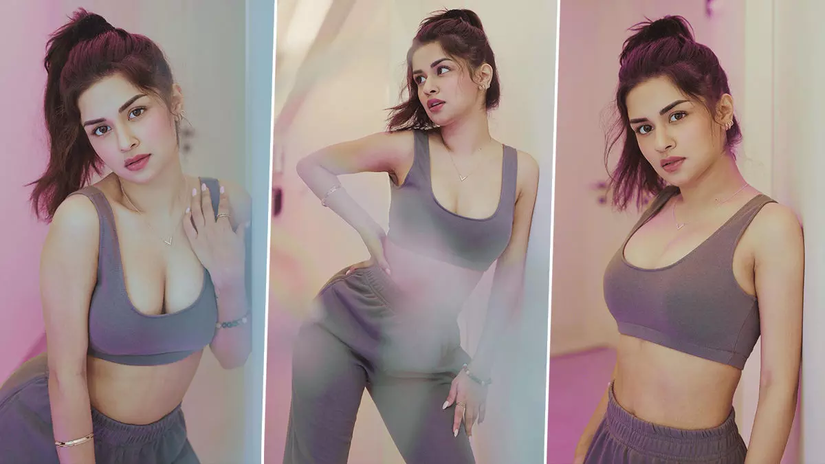 Avneet Kaur Sexy Video Photo: अवनीत कौर ने स्पोर्ट्स ब्रा पहनकर दिखाया हसीन अवतार, सेक्सी स्टाइल में आई नजर Avneet Kaur Sexy Video Photo: अवनीत कौर ने स्पोर्ट्स ब्रा पहनकर दिखाया हसीन अवतार, सेक्सी स्टाइल में आई नजर