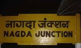मध्यप्रदेश के नागदा में महिला ट्रेन की चपेट में आने से बाल बाल बची मध्यप्रदेश के नागदा में महिला ट्रेन की चपेट में आने से बाल बाल बची