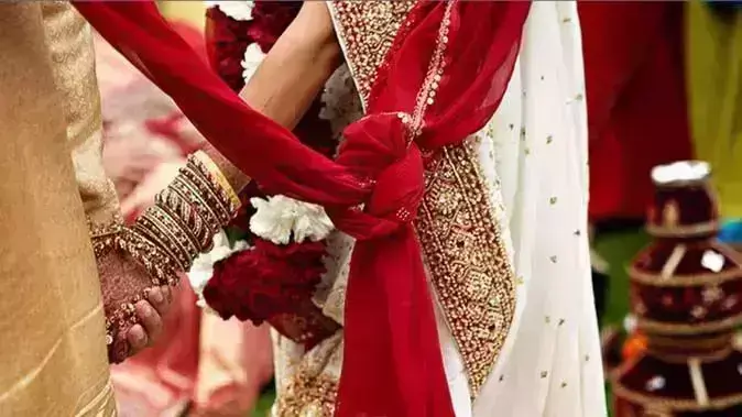 मुस्लिम युवती ने हिन्दू धर्म अपनाकर किया प्रेम विवाह अब पीडिता ने परिवार से जान का खतरा बताकर पुलिस से लगायी गुहार