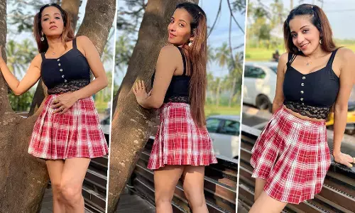 Monalisa Sexy Video Photo: भोजपुरी फिल्मों की हसीन अदाकारा मोनालिसा ने सेक्सी स्कर्ट टॉप में पोस्ट की हॉट फोटोज