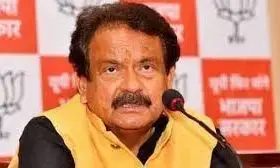 आज औरैया पहुंचे एसपी सिंह बघेल ने कांग्रेस पार्टी को डूबता जहाज और सपा अध्यक्ष अखिलेश यादव को बताया ट्विटर पुत्र आज औरैया पहुंचे एसपी सिंह बघेल ने कांग्रेस पार्टी को डूबता जहाज और सपा अध्यक्ष अखिलेश यादव को बताया ट्विटर पुत्र