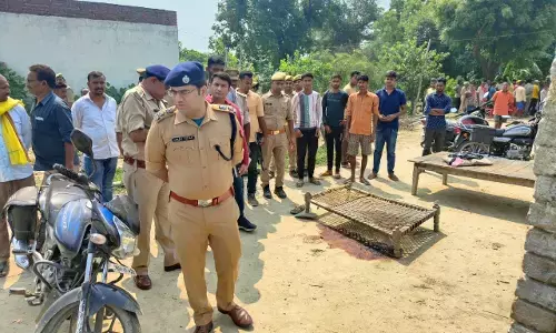 अज्ञात बदमाशों ने चाचा भतीजे पर धार दार हथियार से किया हमला अज्ञात बदमाशों ने चाचा भतीजे पर धार दार हथियार से किया हमला