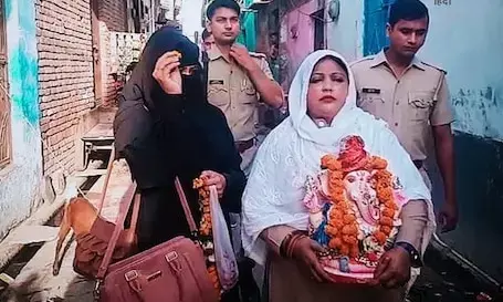 पुलिस सुरक्षा के बीच गणेश प्रतिमा विसर्जन को निकलीं रूबी आसिफ खान और बोली ..... पुलिस सुरक्षा के बीच गणेश प्रतिमा विसर्जन को निकलीं रूबी आसिफ खान और बोली .....