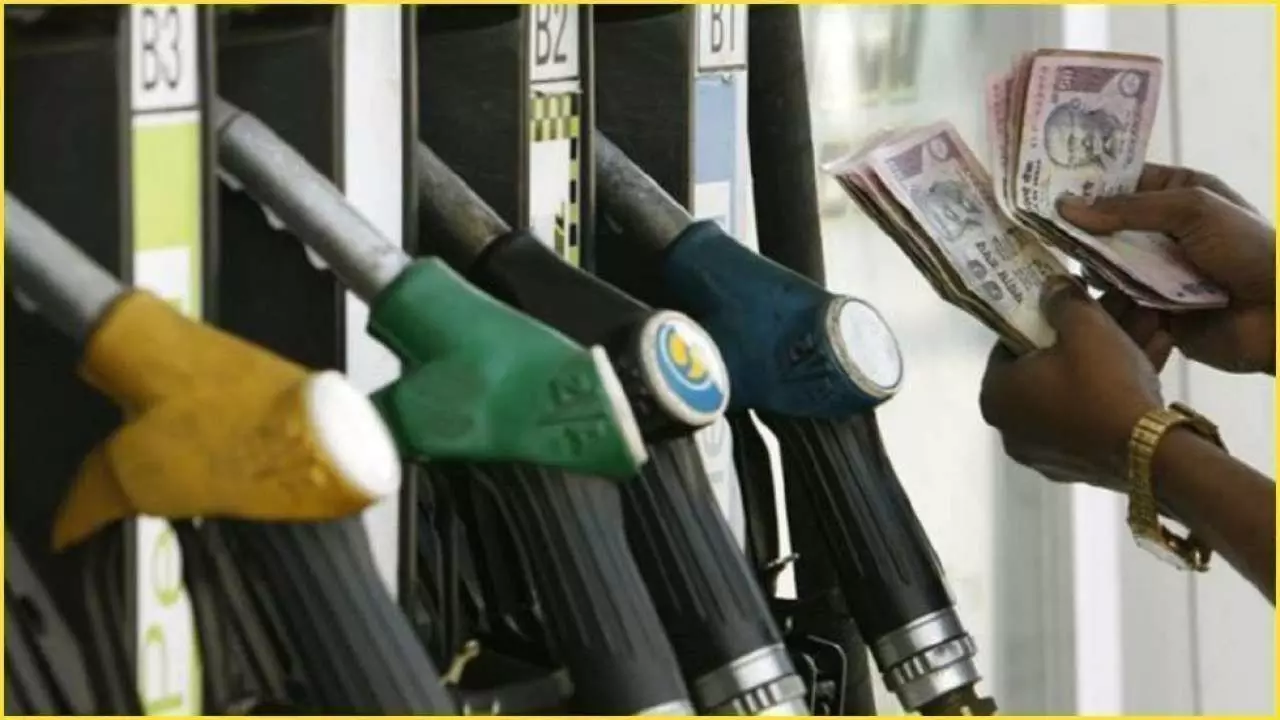 Petrol Diesel Price: जानिए पेट्रोल-डीजल के रेट में आज क्या हुआ बदलाव? ऐसे चेक करें नए रेट