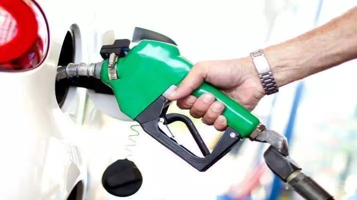 देश में 5 रुपये सस्ता हो सकता है Petrol-Diesel, कच्चा तेल लुढ़कर 88 डॉलर प्रति बैरल पर आया