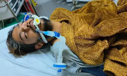 गाजियाबाद के इंदिरापुरम थाने में 24 वर्षीय समीर को चोरी के शक में पुलिस ने बीते 2 दिन पहले दिल्ली से किया गिरफ्तार, अब है ये हालत गाजियाबाद के इंदिरापुरम थाने में 24 वर्षीय समीर को चोरी के शक में पुलिस ने बीते 2 दिन पहले दिल्ली से किया गिरफ्तार, अब है ये हालत