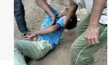 गाजियाबाद के जस्सीपुरा फ्लाईओवर से नीचे गिरे दो बच्चे, बच्चों की हालत सिरियस गाजियाबाद के जस्सीपुरा फ्लाईओवर से नीचे गिरे दो बच्चे, बच्चों की हालत सिरियस