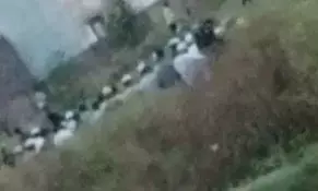 बिजनौर में खेल के मैदान पर पढ़ी नमाज, वीडियो हुआ वायरल बिजनौर में खेल के मैदान पर पढ़ी नमाज, वीडियो हुआ वायरल