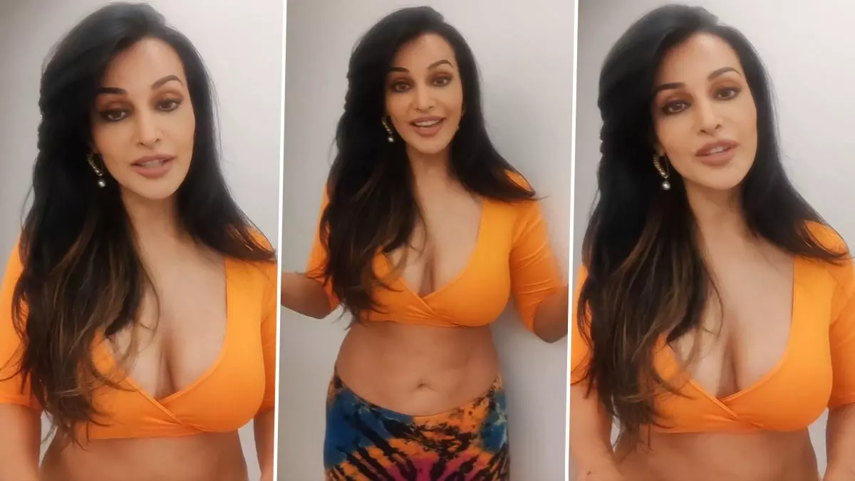 Flora Saini Sexy Video Photo: फ्लोरा सैनी ने बोल्ड वीडियो से ढाया कहर, हॉटनेस देखकर मचल गया फैंस का दिल Flora Saini Sexy Video Photo: फ्लोरा सैनी ने बोल्ड वीडियो से ढाया कहर, हॉटनेस देखकर मचल गया फैंस का दिल