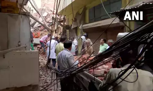 दिल्ली में बड़ा हादसा : आजाद मार्केट में निर्माणाधीन इमारत गिरी, 3 लोगों मौत; रेस्क्यू ऑपरेशन जारी